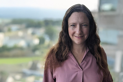 אביה נפגשת עם…  והפעם: עם נגה פרידמן