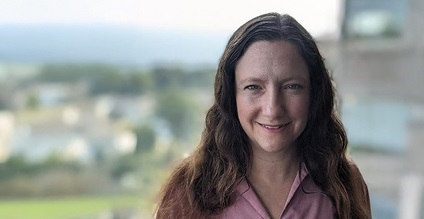 אביה נפגשת עם…  והפעם: עם נגה פרידמן – בישופ